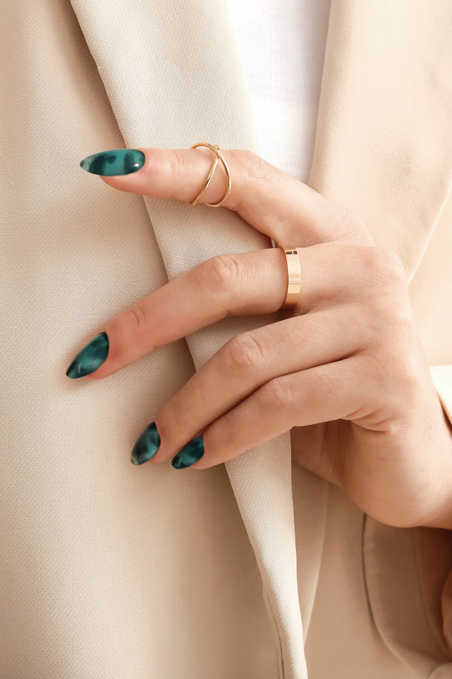 Emerald Amber | Soft & Durable Press-On Nails